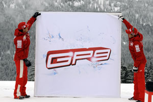 Stoner and Hayden unveil the GP9