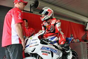 Allerton will be defending his 2008 title from Maxwell and Waters today at Phillip Island.