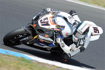 Brit Leon Haslam will defect from Suzuki to BMW for the 2011 season.