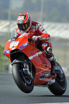 American Nicky Hayden has re-signed for Ducati in MotoGP for 2011 and 2012.