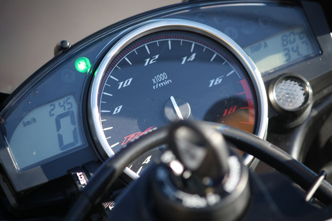 The instrument panel on the R6 is a cinch to use, also proving easy to read in the saddle.