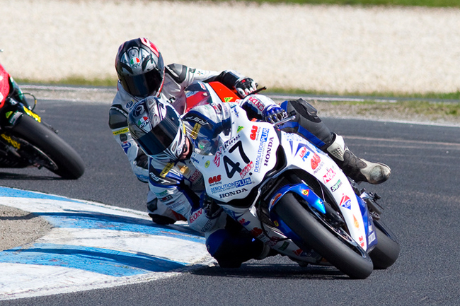 Maxwell leads the ASBK field during race two at Phillip Island on his way to the overall.