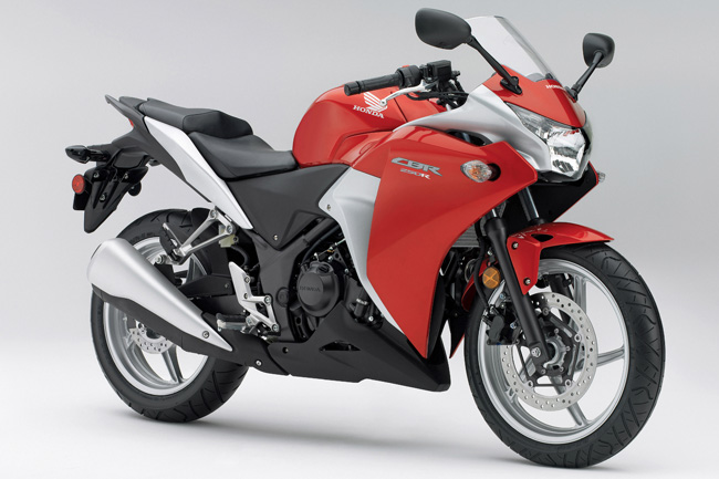 Honda will launch an all-new CBR250RR in 2011, this one in Red.
