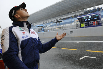 Lorenzo is on pole at Estoril thanks to his time from FP3. The weather was too bad for qualifying.