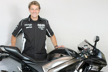 Aussie Josh Brookes has defected from HM Plant Honda to Relentless Suzuki for 2011. 