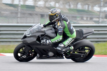 Aussie Chris Vermeulen made his return to action on Kawasaki's all-new ZX-10R at Sepang on Monday.